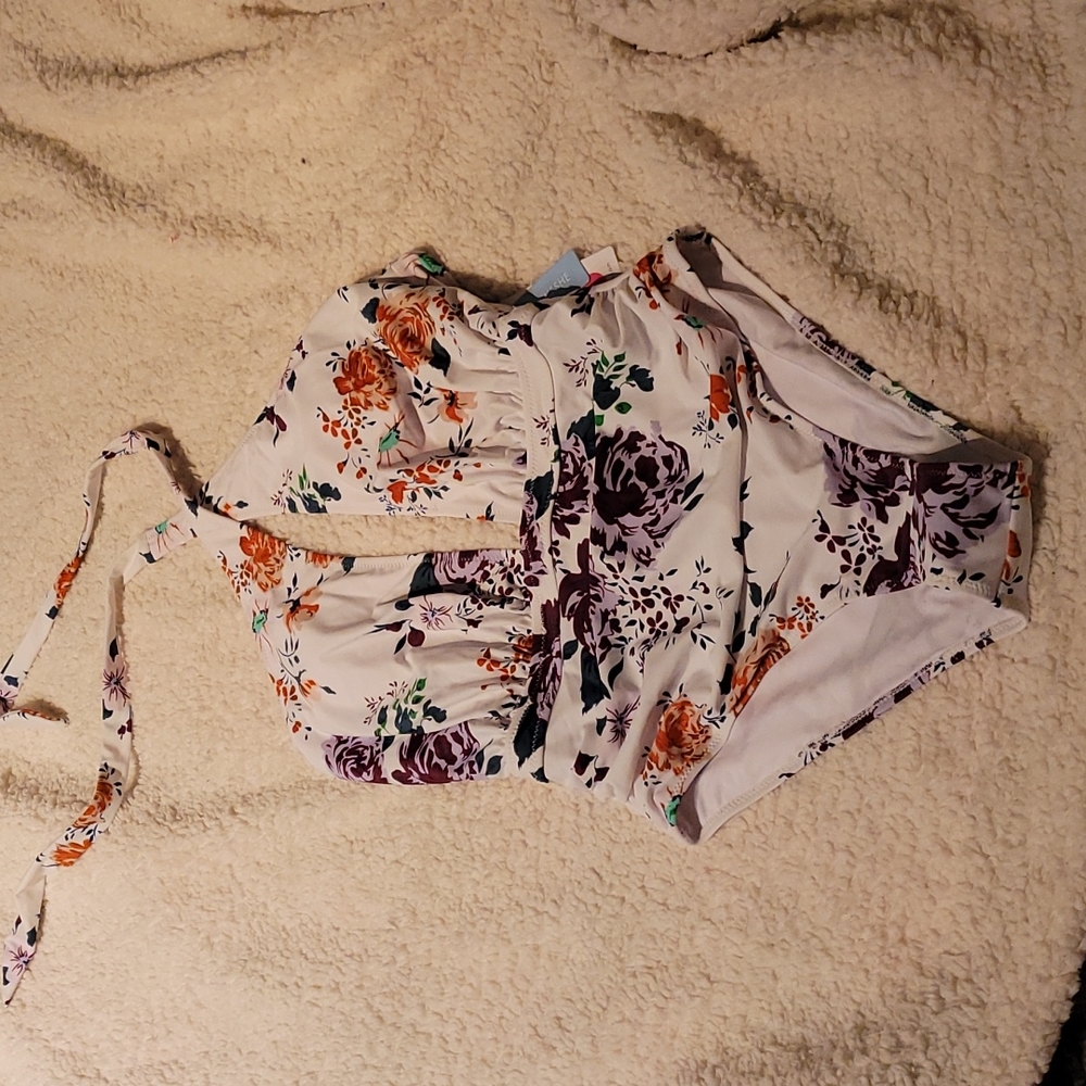 NWT Cupshe front criss cross halter one piece